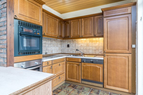 Foto - Te koop: Hoekwoning met garage, tuin, veel licht en mogelijkheden